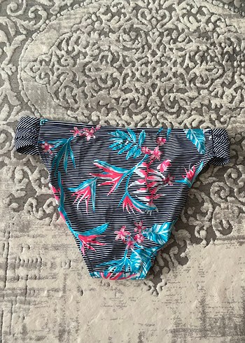 Çok Renkli Bağlamalı Kadın Bikini Altı - Görsel 3