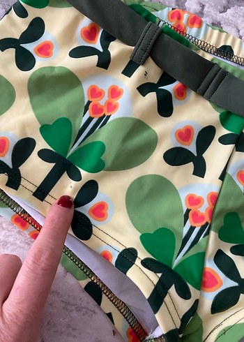 Kemerli Yeşil Çiçek Desenli Mini Şort - Görsel 3