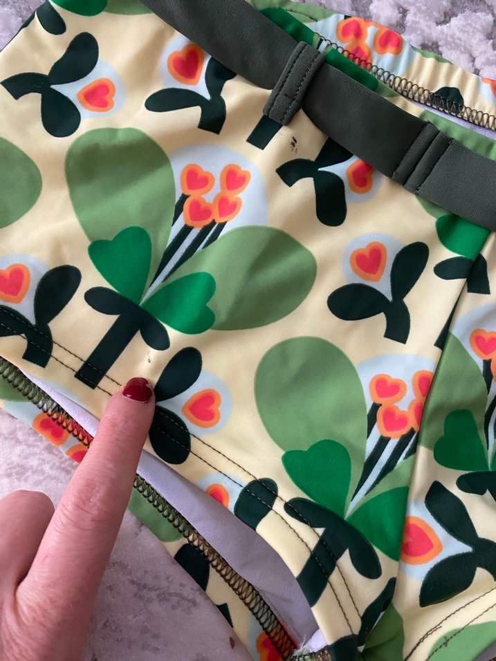 Kemerli Yeşil Çiçek Desenli Mini Şort - Görsel 3
