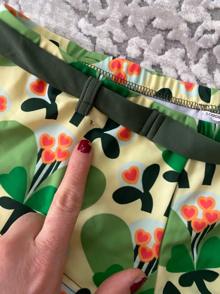 Kemerli Yeşil Çiçek Desenli Mini Şort - Görsel 2