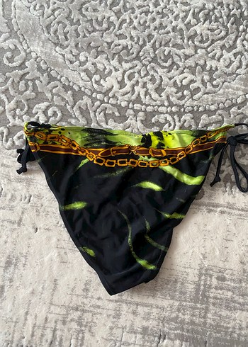 Zincir Detaylı Sarı Yılan Desenli Bikini Altı - Görsel 3