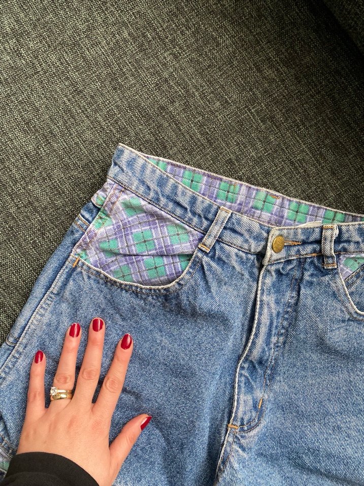 Bohem Renkli Batik Desenli Kadın Kot Şort - Görsel 3