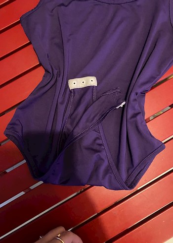 Sheinside Mor Drapeli kısa kollu bodysuit.