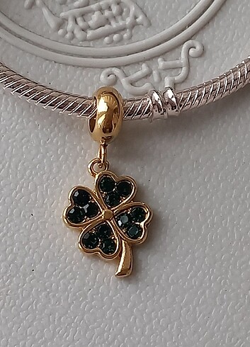 Pandora Gold Yonca Charm