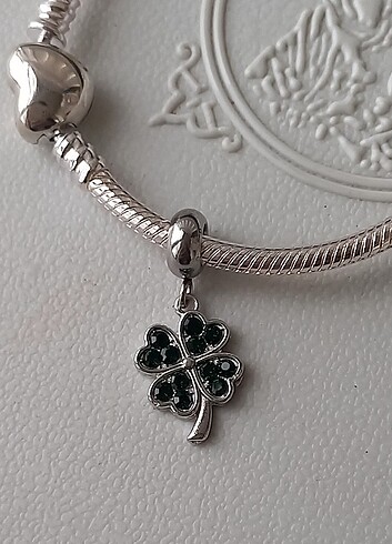 Beden Gumus Yonca Charm
