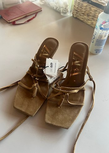 Bej Süet Stiletto Topuklu Kadın Sandalet