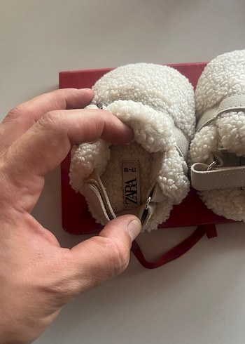 Zara Bebek tüylü terlik zara