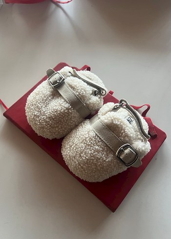 Bebek tüylü terlik zara