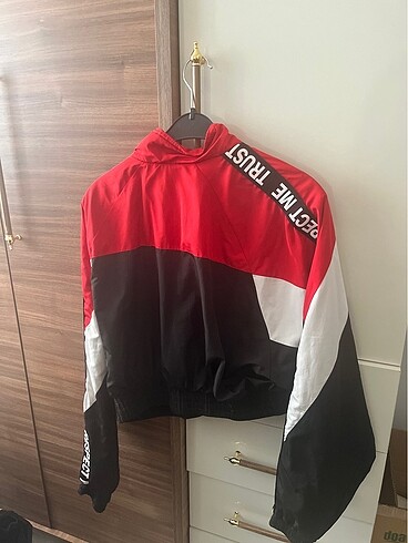 l Beden BERSHKA ceket/yağmurluk