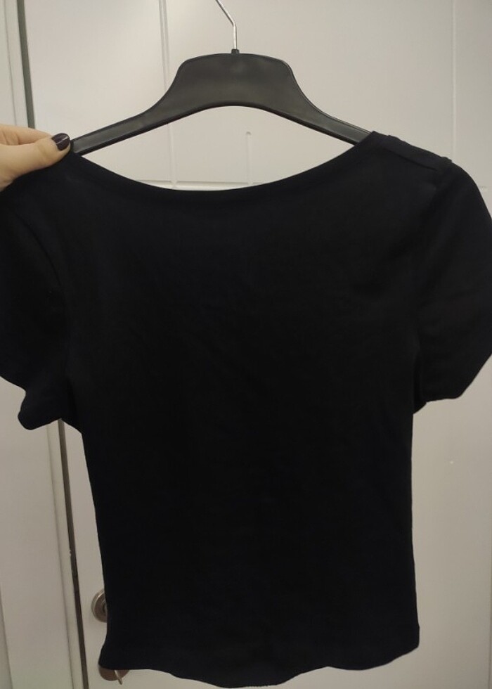 sırtı açık tişört bluz - Görsel 2