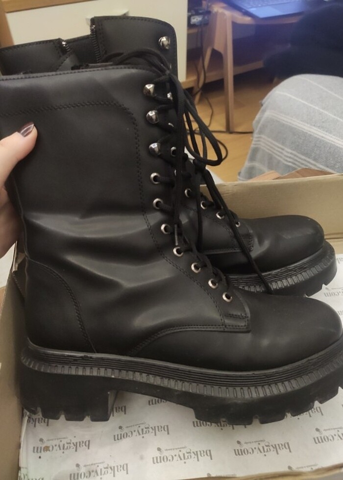 siyah postal bot - Görsel 3