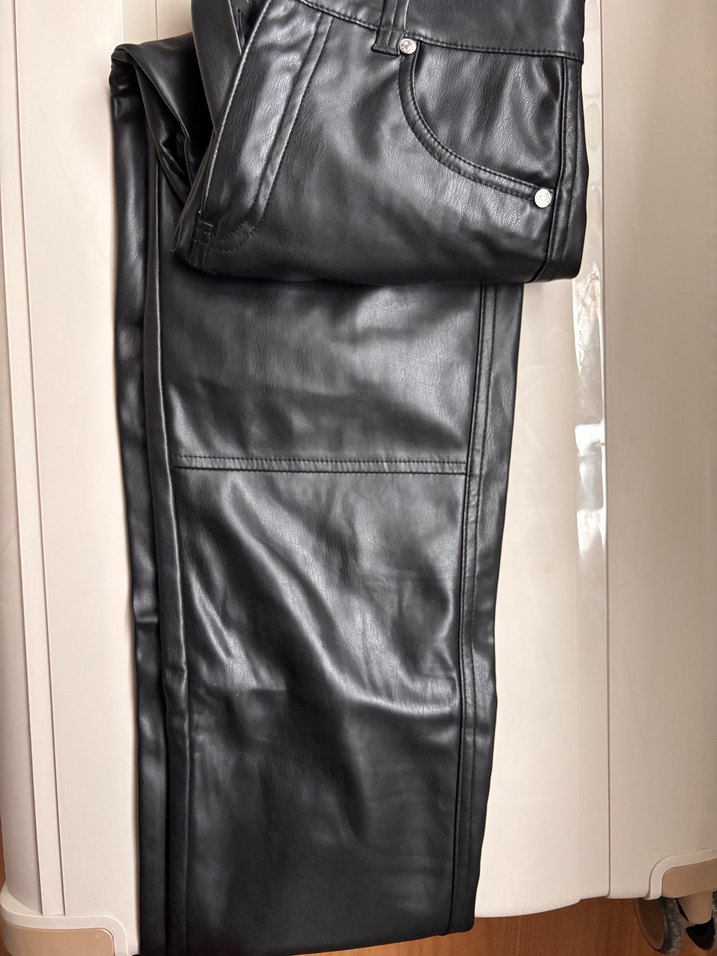 Bershka Siyah Deri Pantolon - Görsel 2