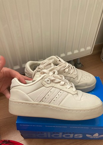 adidas rivalry low kadın ayakkabı krem renk