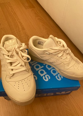 36,5 Beden ten rengi Renk adidas rivalry low kadın ayakkabı krem renk