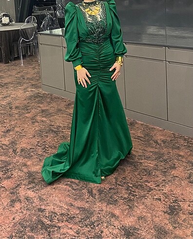 Yırtmaçlı abiye