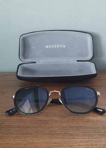 Kadın Parlak Siyah Mustang Gözlük - Görsel 2