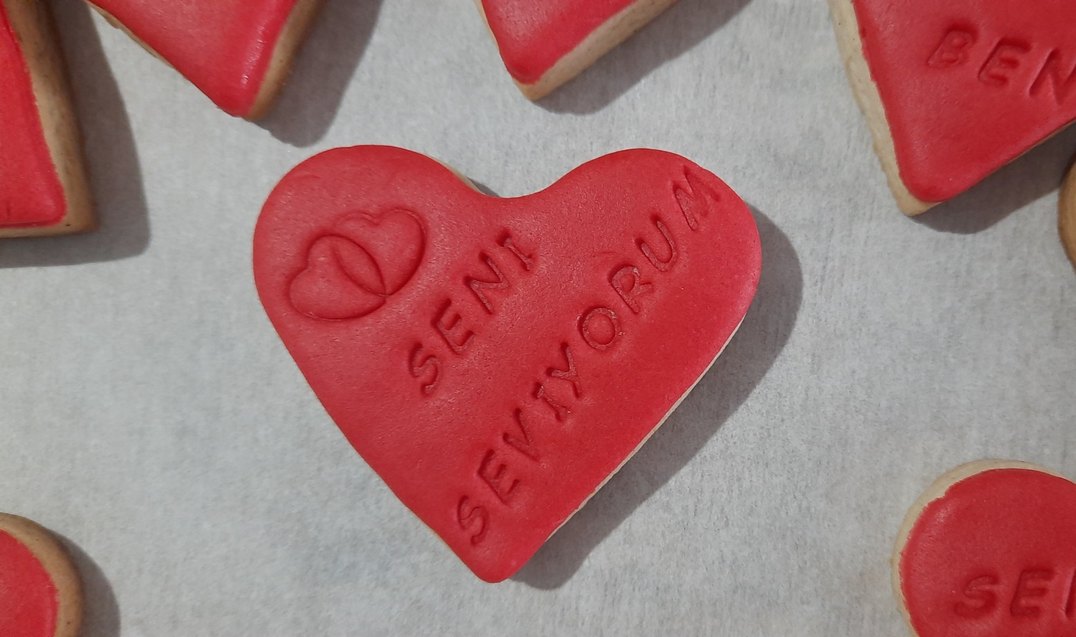 Kırmızı Kalp Şeklinde Hediyelikler - Görsel 4