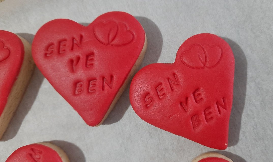 Kırmızı Kalp Şeklinde Hediyelikler - Görsel 3