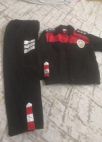 Yeni çocuk polis takımı üniforması