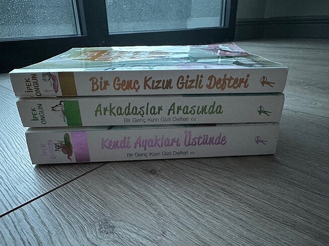 Artemis Yayınları İpek Ongun üçlü seri