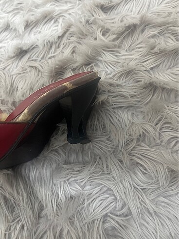Zara leopar detaylı kırmızı deri vintage topuklu terlik