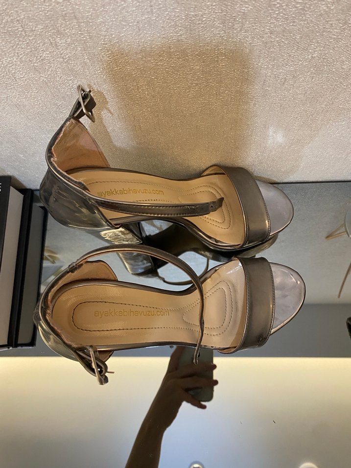 Kalın topuklu gümüş ayakkabı - Görsel 2