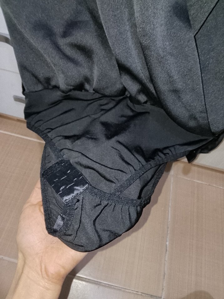 Siyah Drapeli V Yakalı Kadın Bluz - Görsel 2