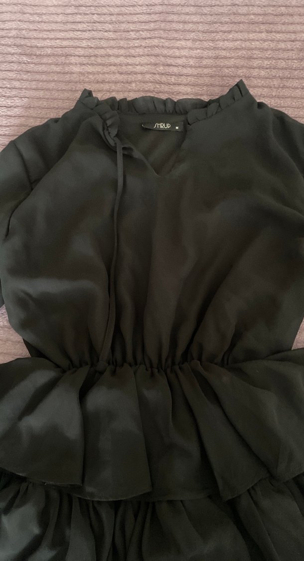 Siyah Fırfırlı Midi Uzun Kollu Elbise - Görsel 3