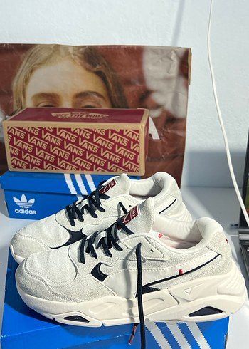 puma Beyaz Bağcıklı Kadın Spor Ayakkabı - Görsel 3