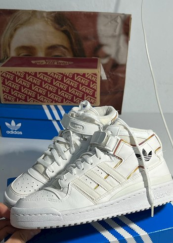 Beyaz Adidas Kadın Spor Ayakkabı forum low - Görsel 3