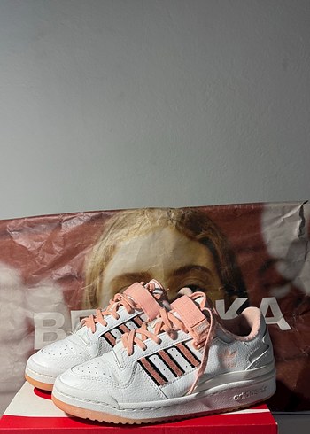 Adidas Beyaz-Pembe Bağcıklı Kadın Spor Ayakkabısı