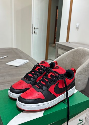 38,5 Beden kırmızı Renk Nike Kadın Kırmızı Siyah Spor Ayakkabı
