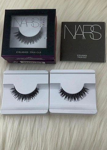 NARS Siyah Takma Kirpik Çifti - Görsel 2