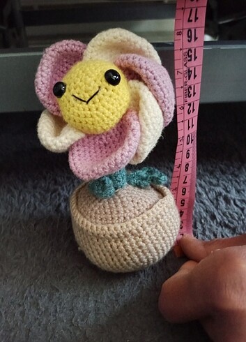 Diğer Amigurumi gülen saksı çiçeği 