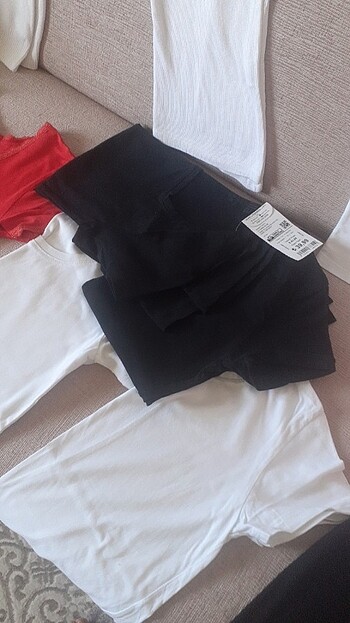 diğer Beden çeşitli Renk Badi kısa yarım kol M ve L bedenler tane 30 tl