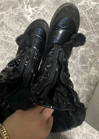 Siyah Kürklü kız çocuk  Bot - Görsel 2