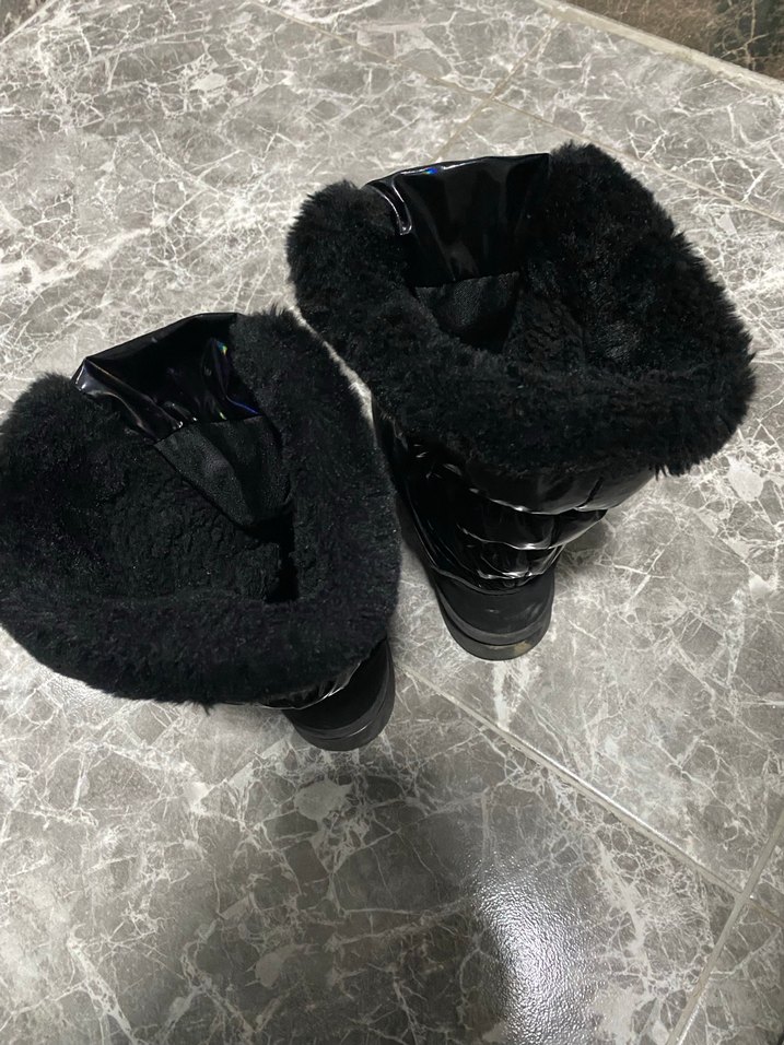 Siyah Kürklü kız çocuk  Bot - Görsel 3