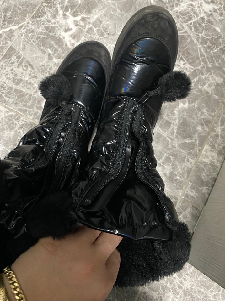 Siyah Kürklü kız çocuk  Bot - Görsel 2