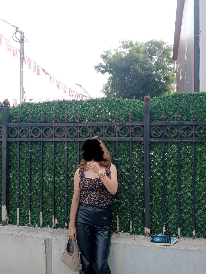 Leopar Desenli Drapeli Straplez Bluz - Görsel 5