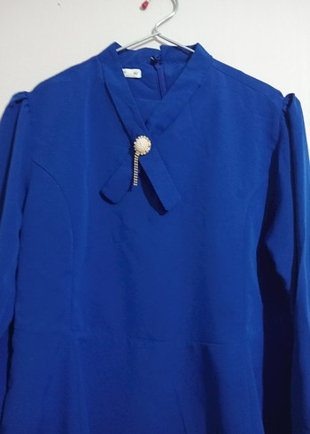 Broş Detaylı Saks Mavisi Kadın Gömlek - Görsel 4