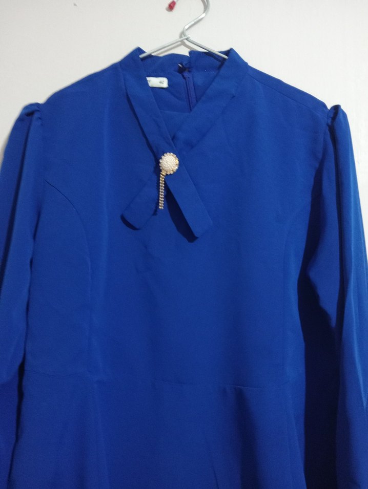 Broş Detaylı Saks Mavisi Kadın Gömlek - Görsel 4