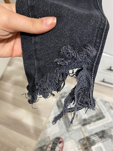 s Beden Slim fit yırtık siyah jean