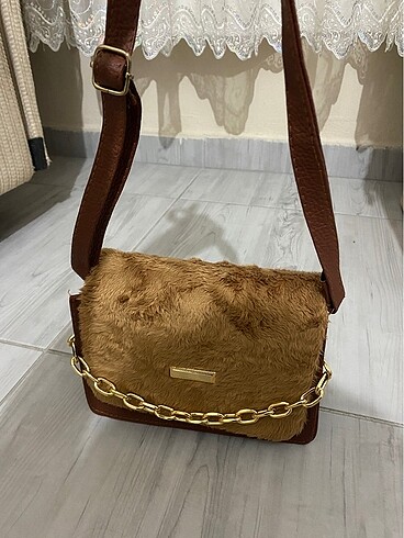 Peluş Detaylı Çanta