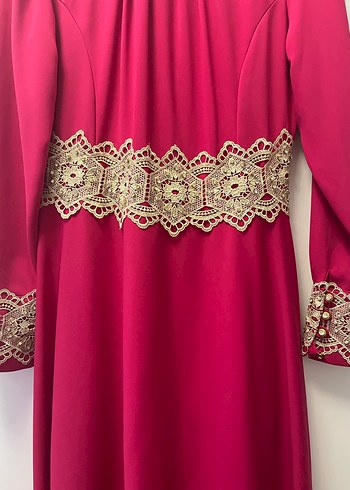 Bordo Zincir Detaylı Uzun Kollu Henna Elbise - Görsel 4