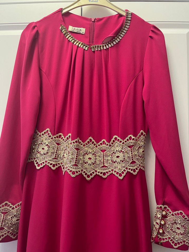 Bordo Zincir Detaylı Uzun Kollu Henna Elbise - Görsel 2