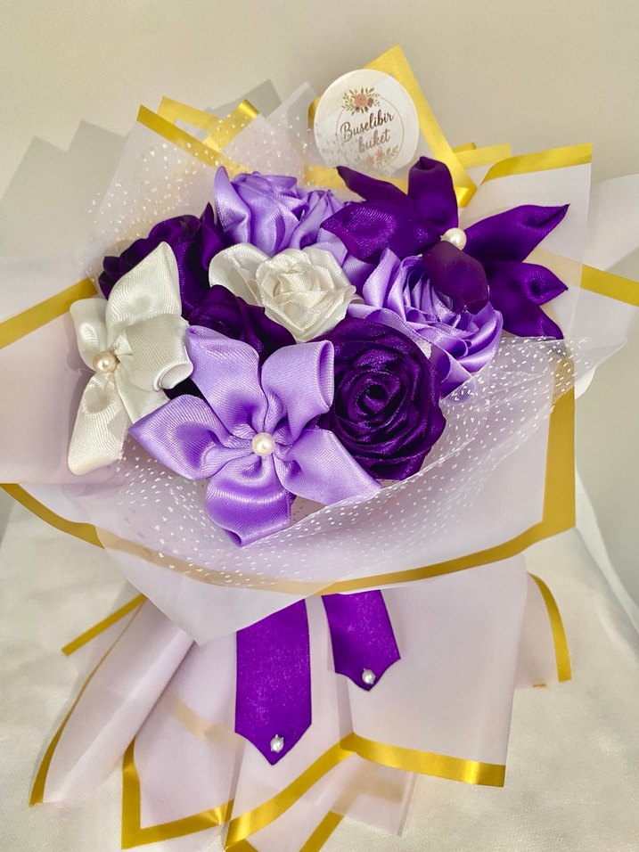 Mor Çiçekli Kurdeleli Buket - Görsel 4