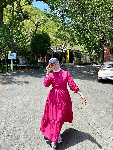 Pembe elbise