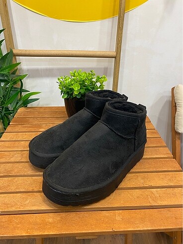 UGG Siyah Bot