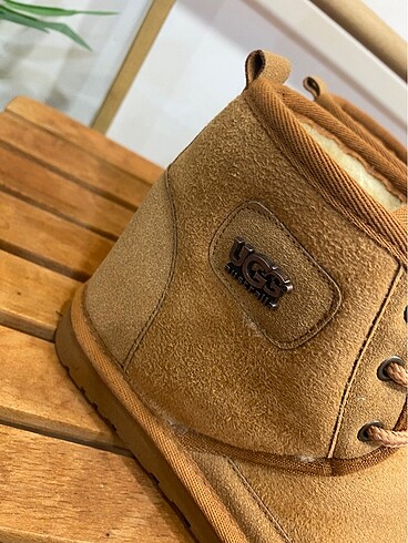Ugg UGG Taba Bot