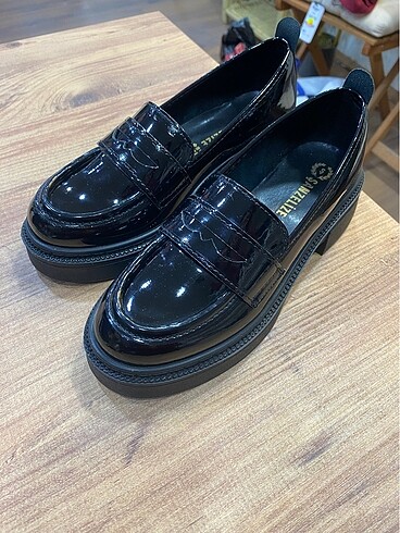 Siyah Rugan Loafer